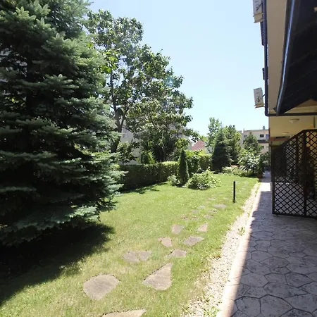 Two Bedroom In Saint Vlas. Siana 3 Apartment *