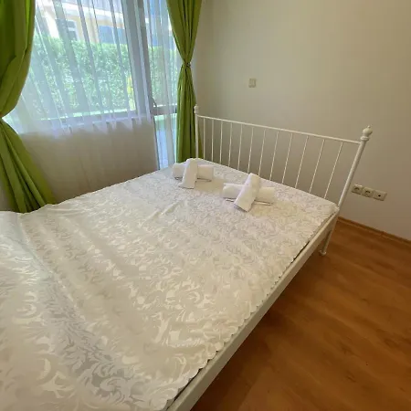 Two Bedroom In Saint Vlas. Siana 3 Apartment *